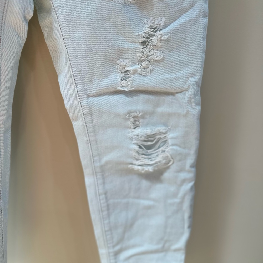 Distressed jeans - Picture 5 of 7